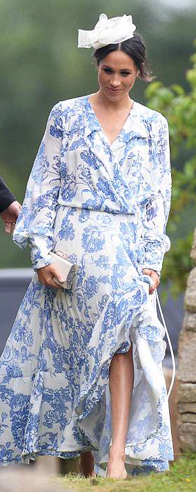 Carolina Herrera Scala Insignia Clutch Bag In White - Meghan Markle's  Handbags - Meghan's Fashion