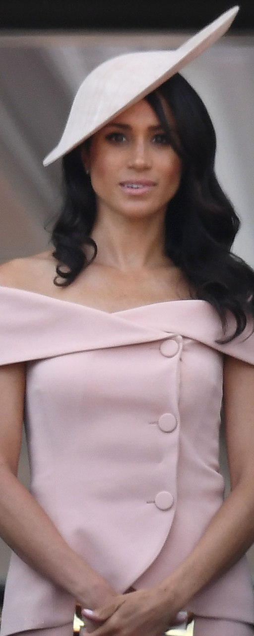 Carolina Herrera White Metropolitan Insignia Small Clutch - Meghan Markle's  Handbags - Meghan's Fashion